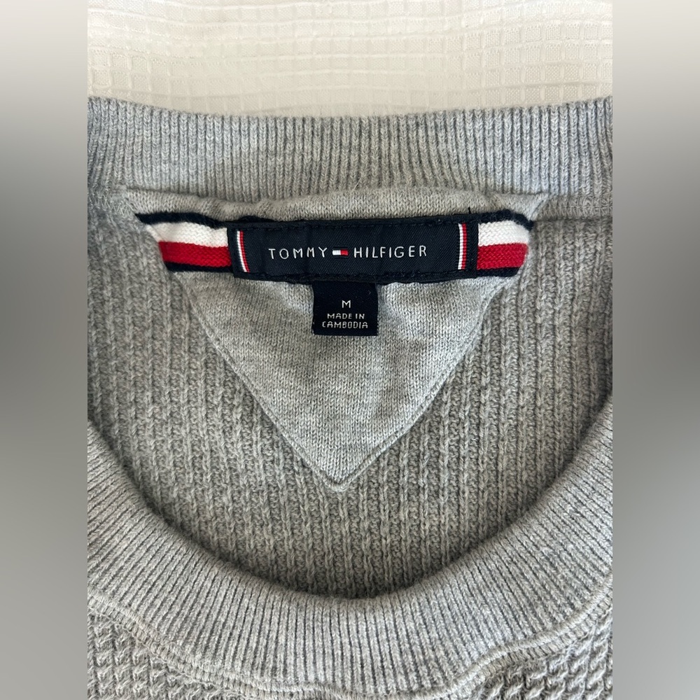 Tommy Hilfiger Men's Light Gray Waffle Knit Crewneck Sweater